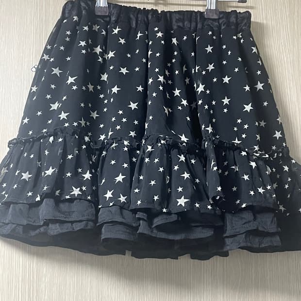 별 패턴 프릴 스커트 블랙