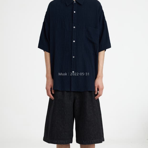 YOUTH 22SS Oversized Half Shirt (Navy)