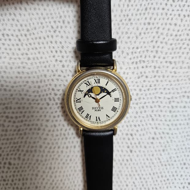 Seiko Alba Success Moonphase 쿼츠 드레스 시계