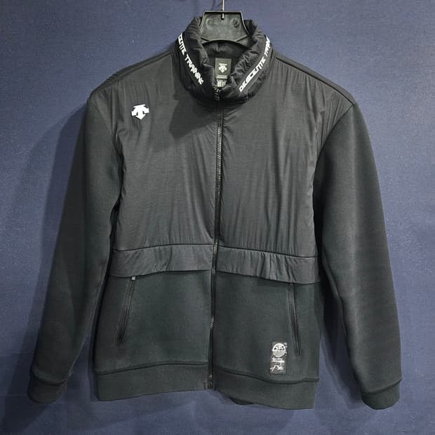 데상트 블랙컬러 남성 세미오버핏 95 후드 집업자켓 