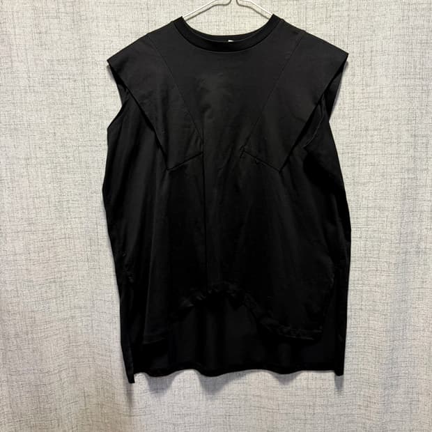 엔폴드 블랙 코튼 패널 민소매 티셔츠 