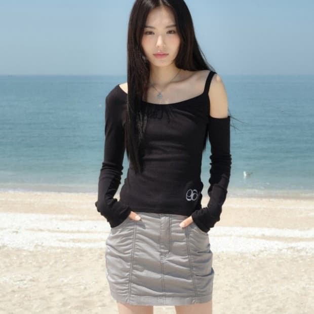 애즈온 컷아웃티 블랙