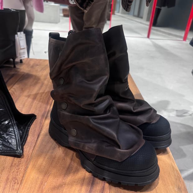 H&M x 글렌마틴스 가이터디테일 레더부츠