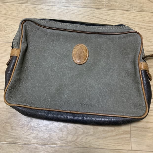 C.P.Company 빈티지 가죽 클러치백