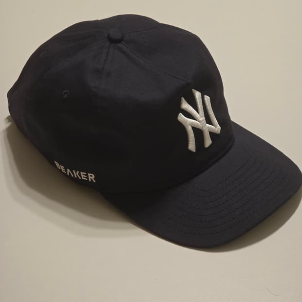 비이커 x 뉴에라 950af 네이비