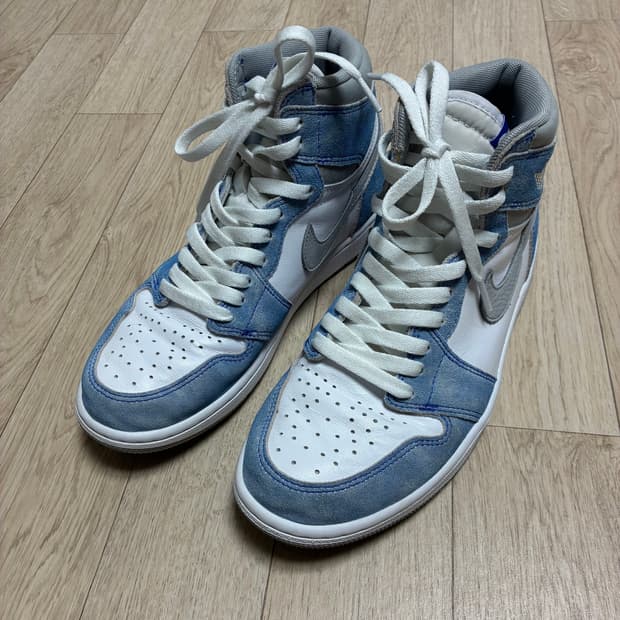 [새상품급] 조던 1 레트로 하이 OG 하이퍼 로얄 (260)