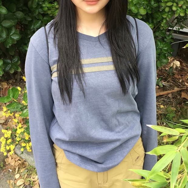 사파리스팟 1/2 PIGMENT LINER V-NECK TEE