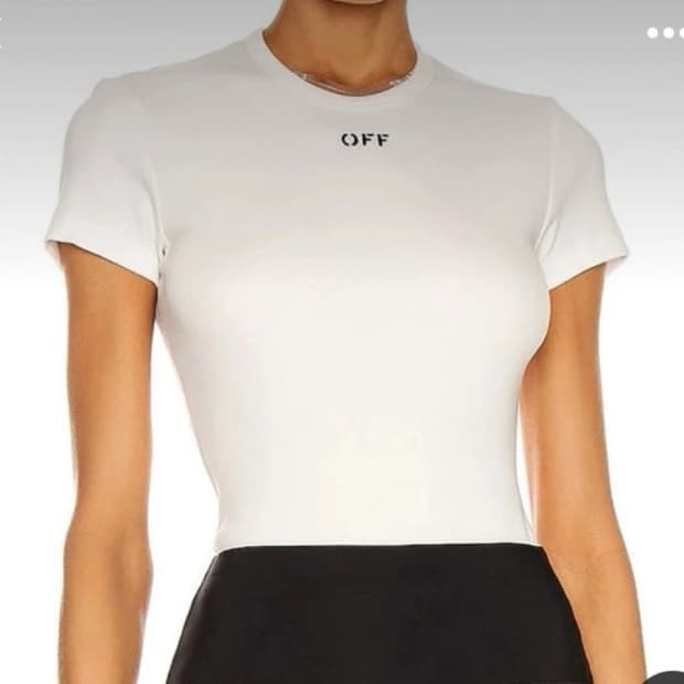 오프화이트 여성 반팔 티셔츠 