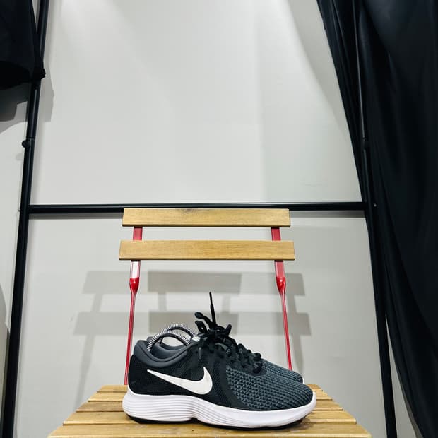 235) 나이키 운동화 여성 여자 신발 레볼루션 블랙
