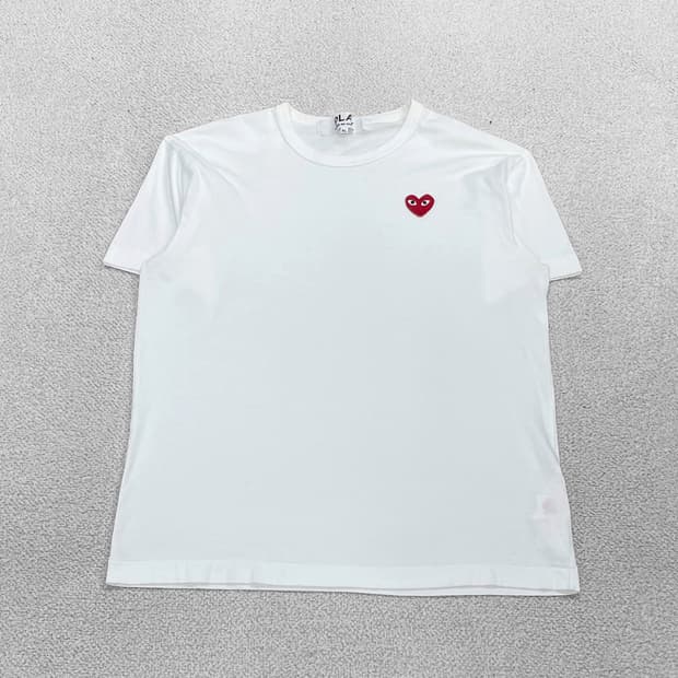 꼼데가르송 하트 와펜 반팔티 화이트