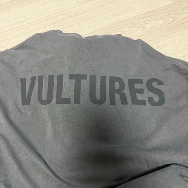 ye 굿즈 벌처스 후드 3
