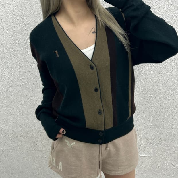 입생로랑 베이지 배색 딥그린 가디건 95