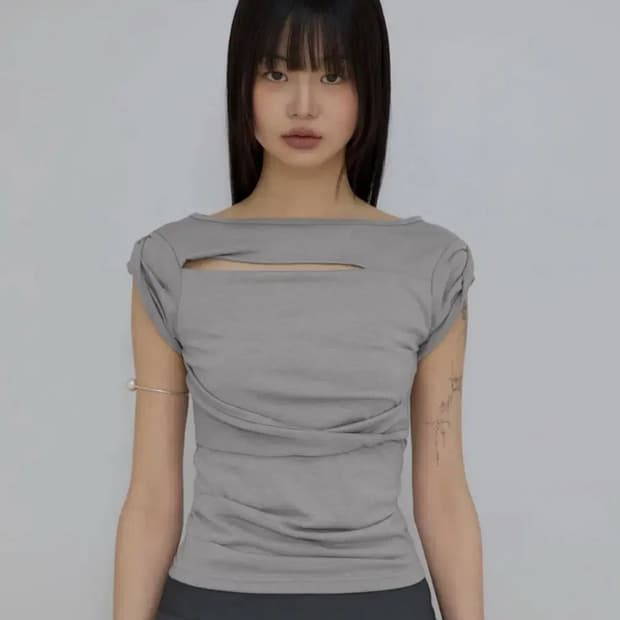 플레어업 Asymmetrical Draped Roll-Up T-Shirt