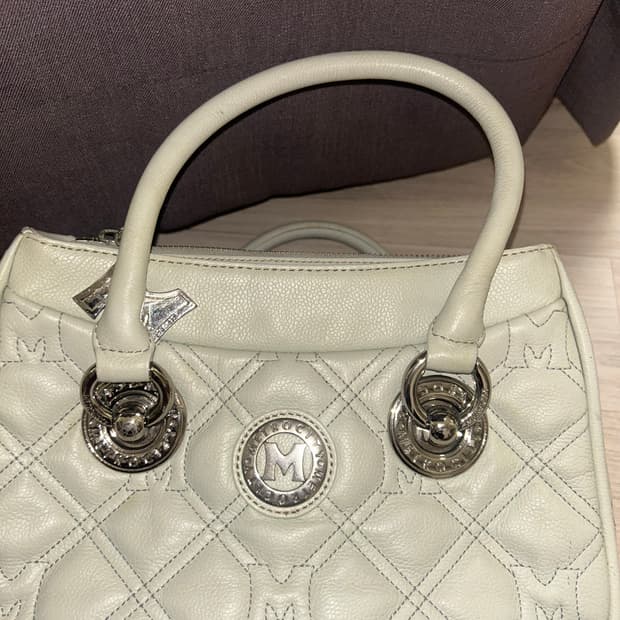 메트로시티 아이보리 은장 퀄팅 정품 도트백