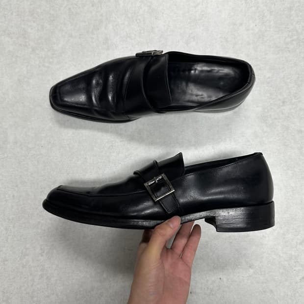 프라다 버클 로퍼