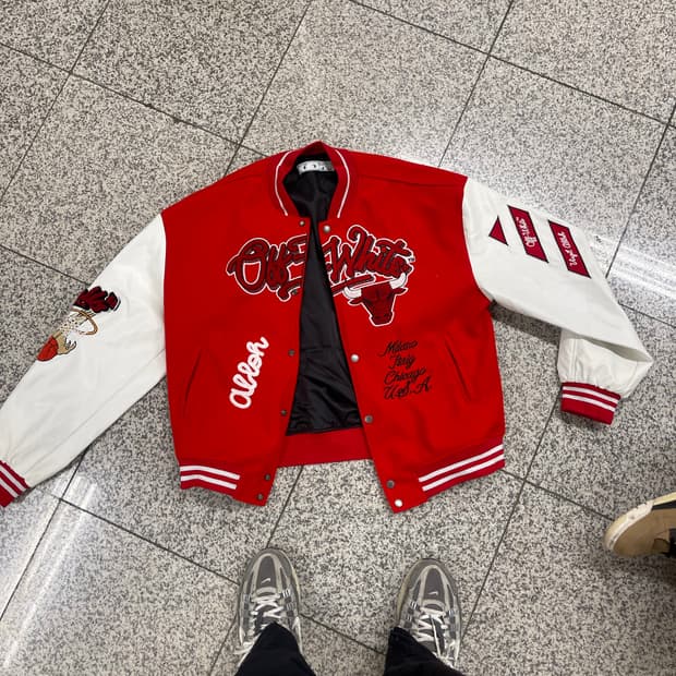 오프화이트 시카고 불스 바시티 자켓