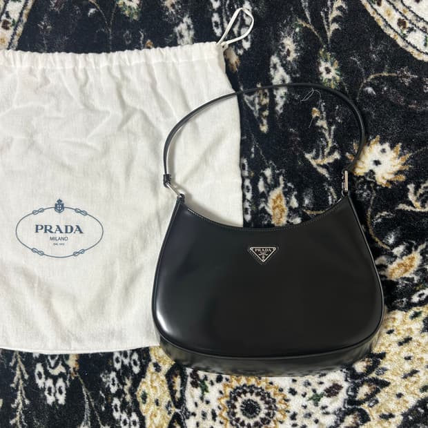 프라다 클레오 브러시드 숄더백
