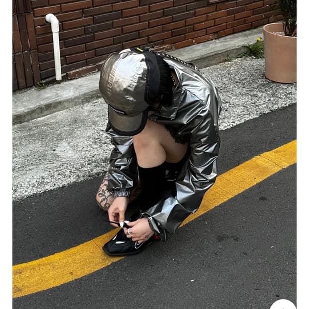 Glossy windbreaker crop jumper