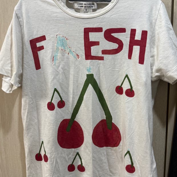 꼼데가르송 FRAESH 체리 반팔 티셔츠