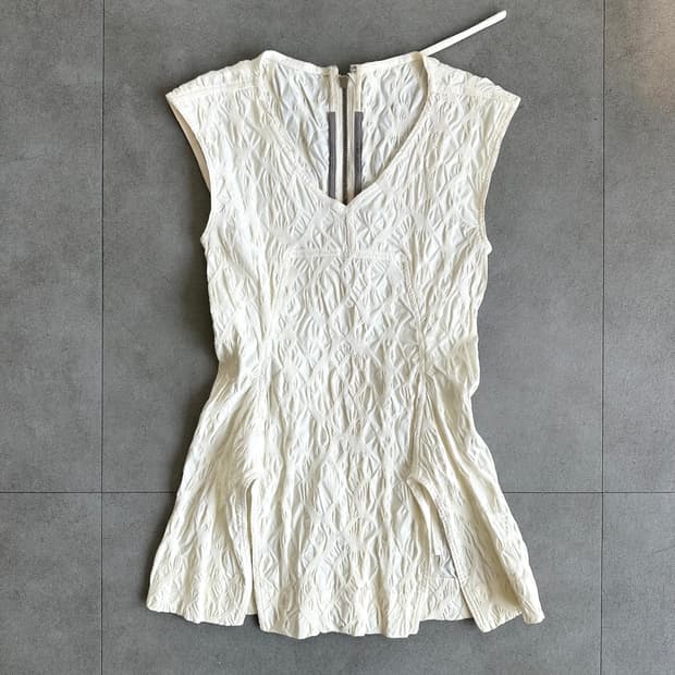 릭오웬스 밀크 크링클 백지퍼 슬리브리스 탑