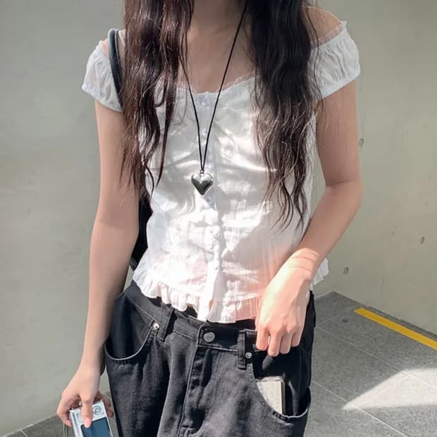 애니원모어 넬리 오픈 레이스 프릴 나시 블라우스