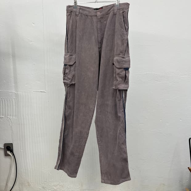 33) OLD VANS CORDUROY CARGO PANTS