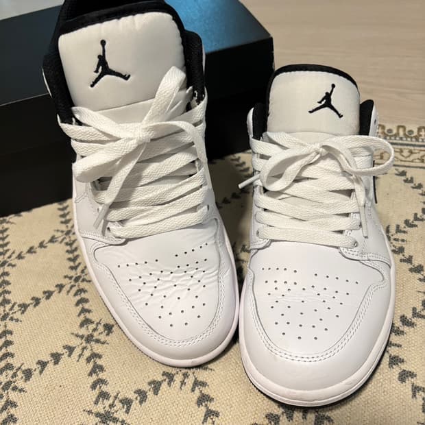 나이키 에어 조던 1 로우 화이트 블랙 250