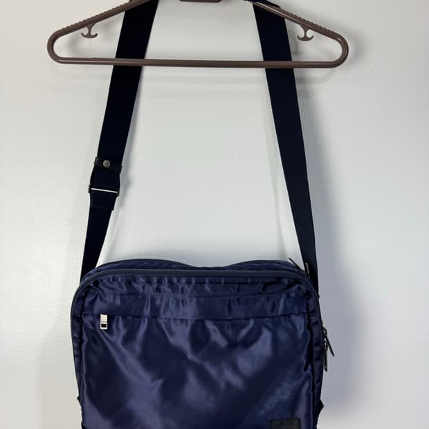 요시다포터 포커스 라인 네이비 크로스백 . 