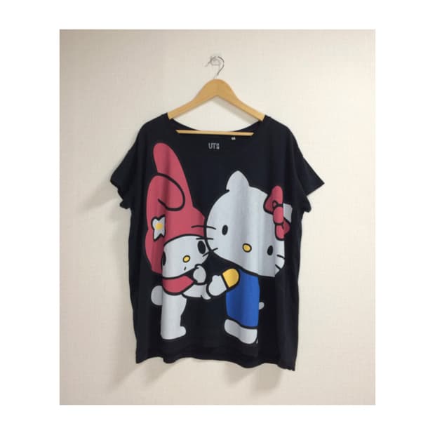 유니클로 x 헬로키티 빅 프린팅 블랙 반팔