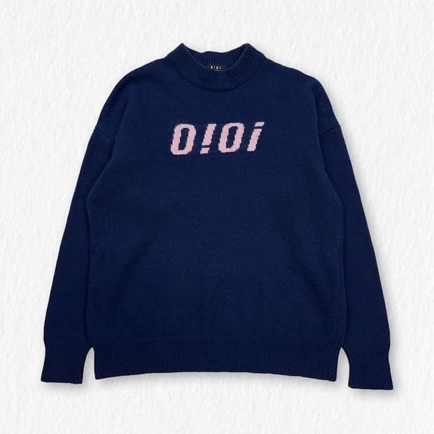 OIOI 로고 니트 네이비