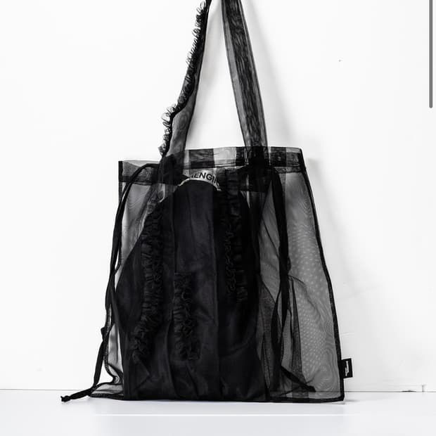 생긴스튜디오 러플 토트백 블랙