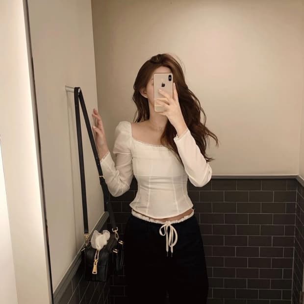 제니오 클린스퀘어 레이스 블라우스