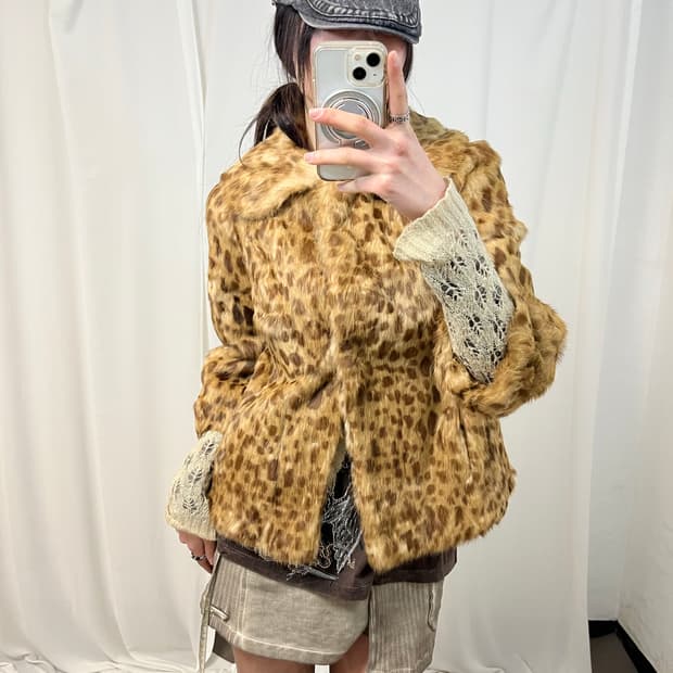 레오파드 패턴 래빗퍼 자켓