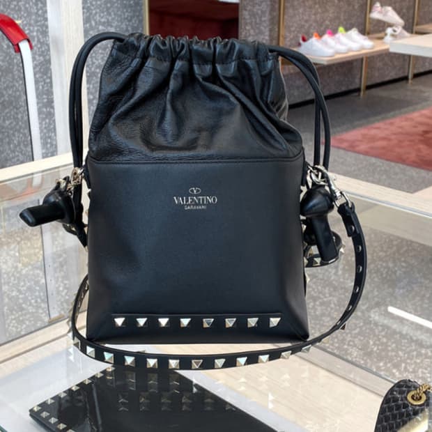 발렌티노 블랙 스터드 숄더백 복조리백
