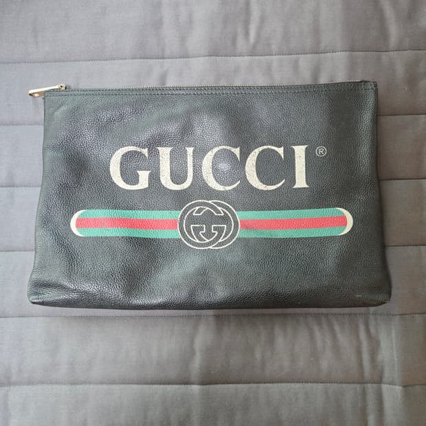 구찌 로고 프린트 레더 파우치 
포트 폴리오 클러치백 남녀공용