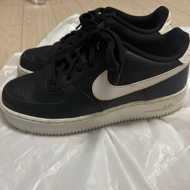 나이키 에어포스1 로우 검흰