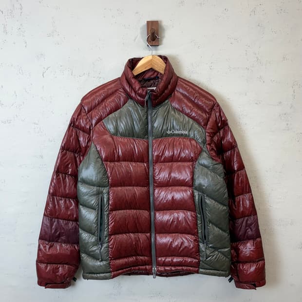 컬럼비아 구스다운 진격의 거인 경량패딩