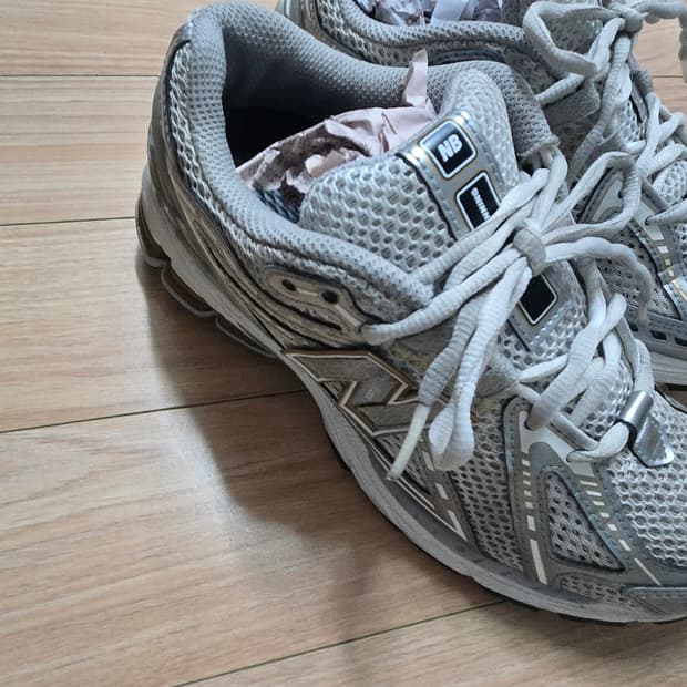 뉴발란스 1906 운동화 사이즈 230