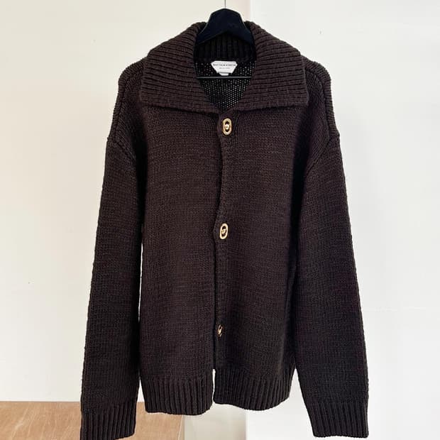 보테가베네타 브라운 금장 헤비울 가디건