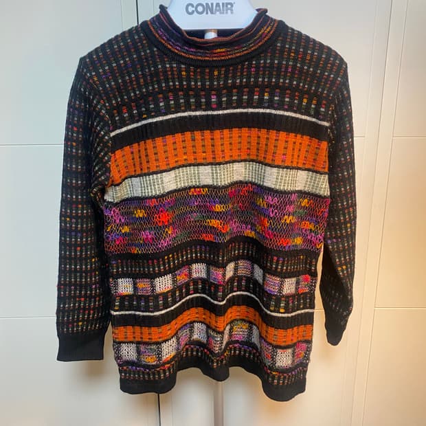 다채로운 패턴 니트 스웨터