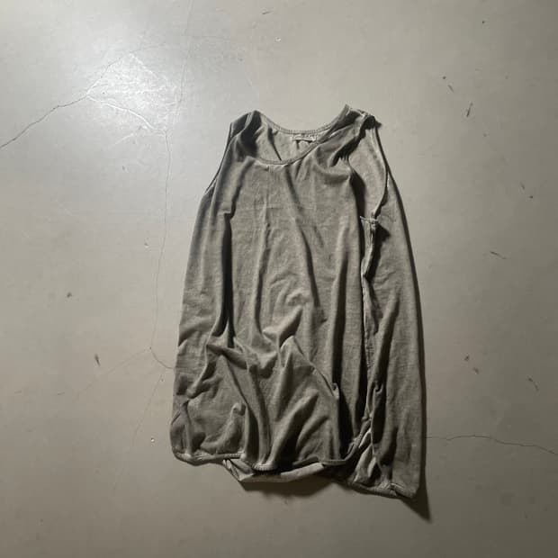 KZ Atelier Sleeveless Layered Cut Top