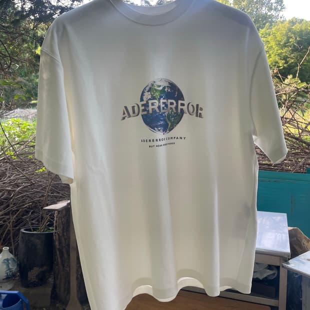 아더에러 earth t-shirts