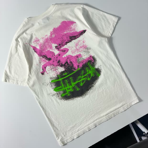 Stussy  스투시 폴른 엔젤 피그먼트 다이드 화이트 반팔티셔츠 