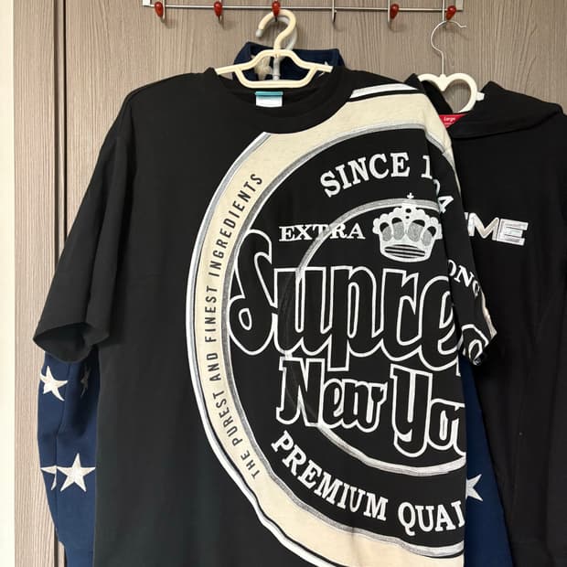 슈프림 일본 신상 반팔 판매합니다
