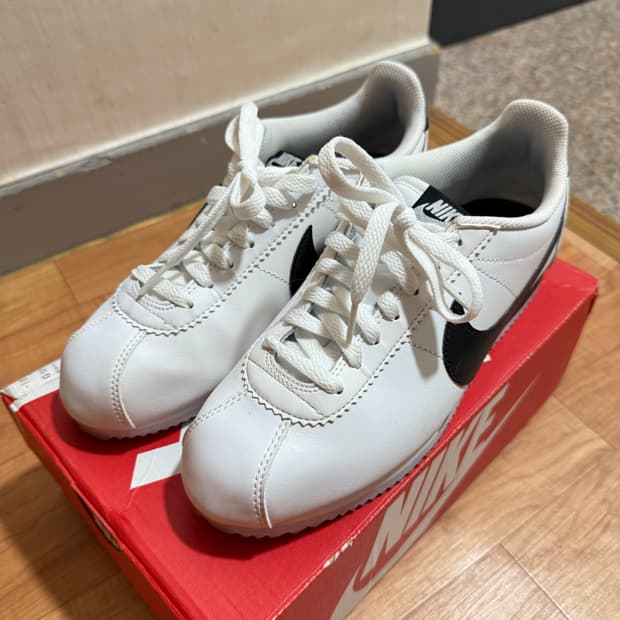 나이키 코르테즈 흰검 레더 250