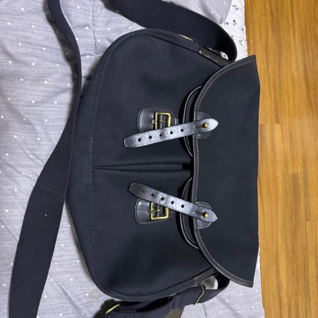 brady bag / 브래디백 아리엘 라지 사이즈 팝니다