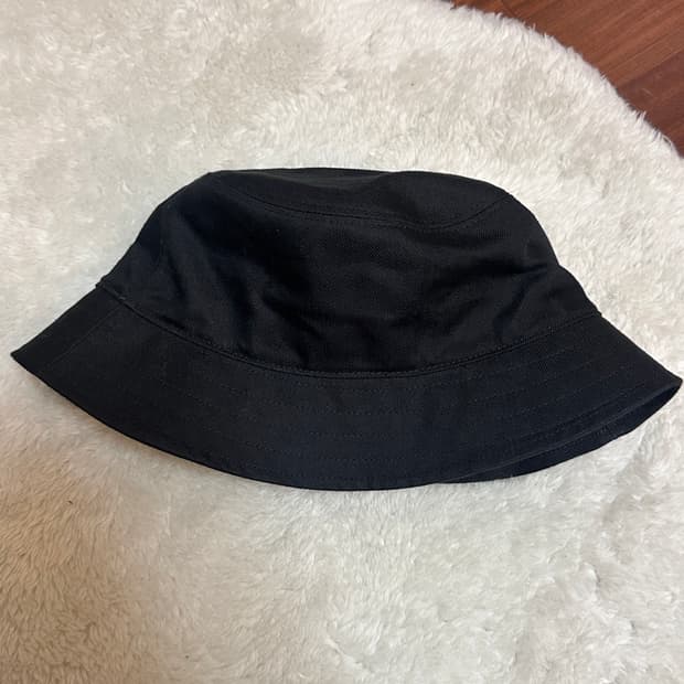 유니클로 블랙 벙거지 원사이즈