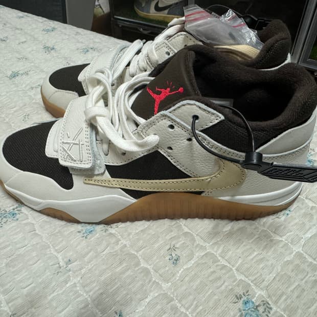 조던 x 트래비스 스캇 점프맨 잭 TR 세일 앤 다크 모카 270