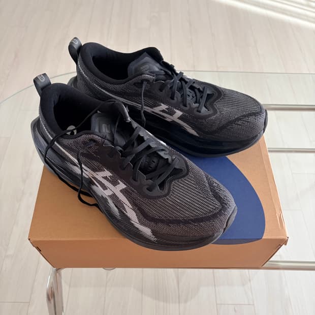 아식스 슈퍼블라스트2 270