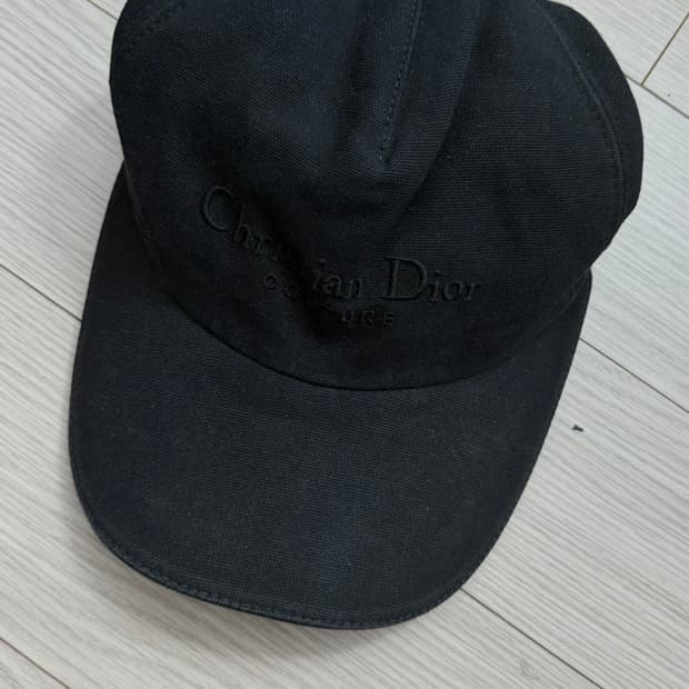 디올 모자 